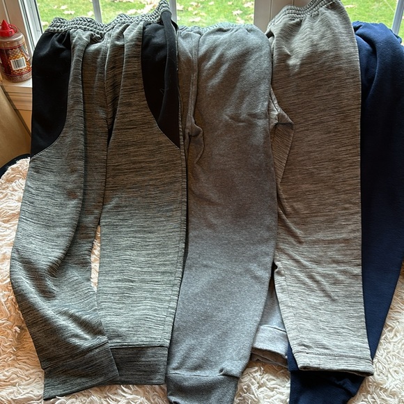 Boys size Large Used great condition about a size 12/ 14 since washed often - Picture 7 of 12